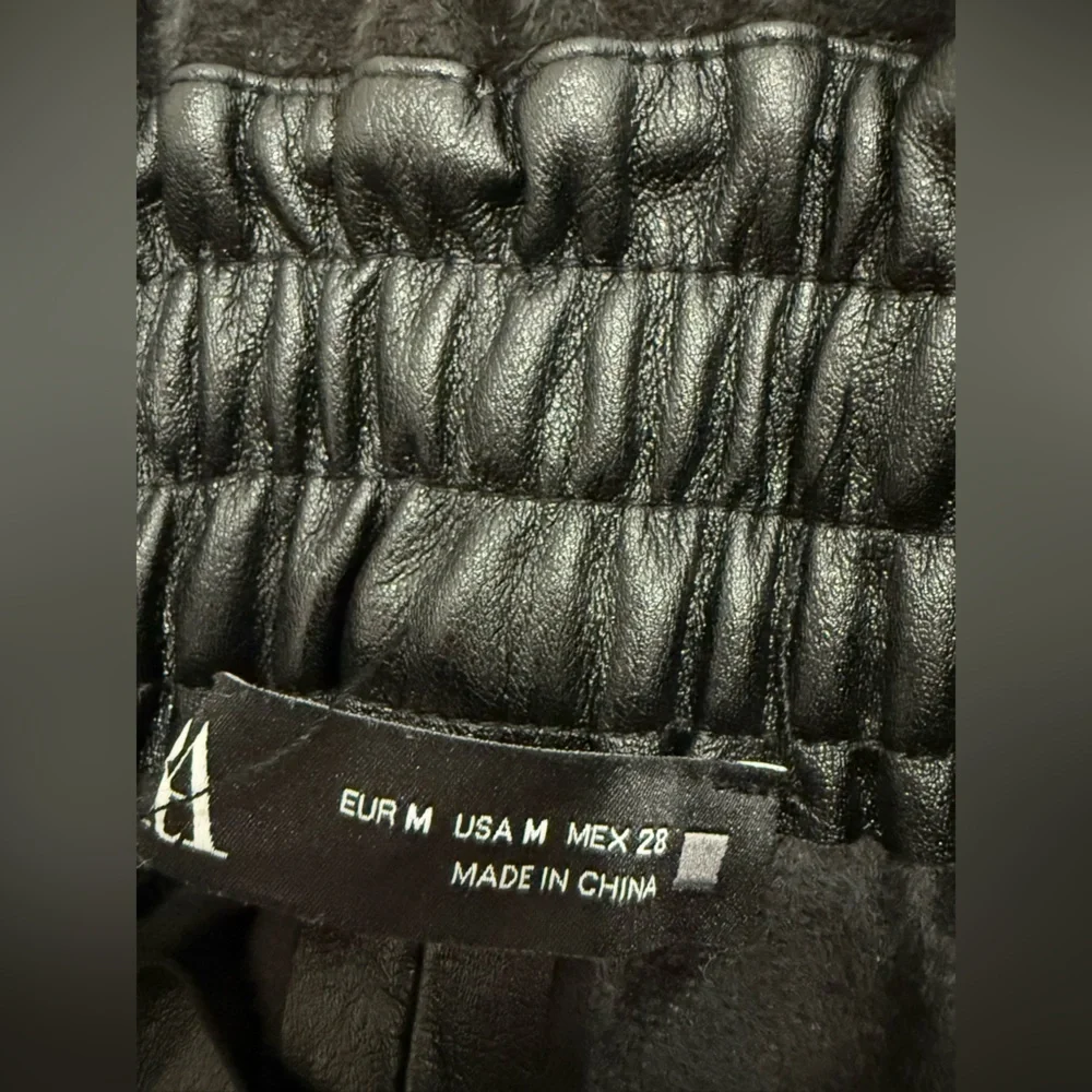 ZARA Black Women's Faux Leather Shorts - Picture 3 of 4